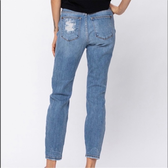 Judy Blue Distressed Boyfriend Fit Denim Jeans - Picture 5 of 13